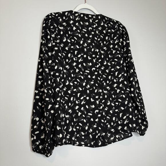 Lush V-Neck Button Up Long Sleeve Blouse Black Ivory NWT Women’s Medium - Picture 5 of 8
